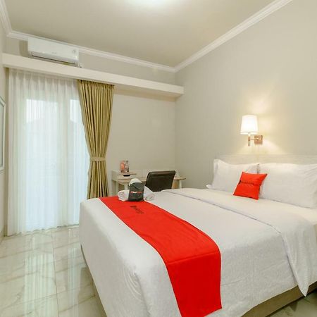 Hotel RedDoorz near Taman Makam Pahlawan Cikutra Bandung Zewnętrze zdjęcie