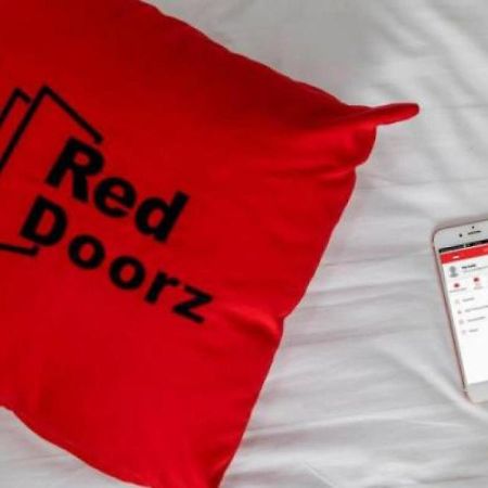 Hotel RedDoorz near Taman Makam Pahlawan Cikutra Bandung Zewnętrze zdjęcie
