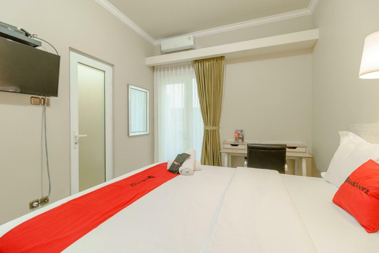 Hotel RedDoorz near Taman Makam Pahlawan Cikutra Bandung Zewnętrze zdjęcie