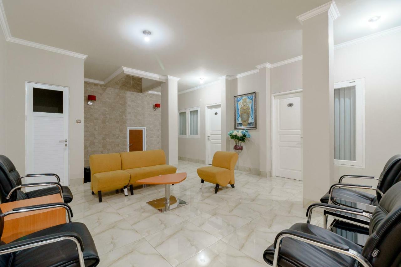 Hotel RedDoorz near Taman Makam Pahlawan Cikutra Bandung Zewnętrze zdjęcie