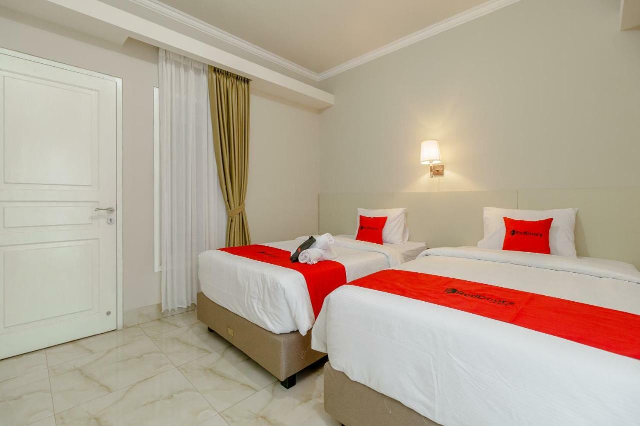 Hotel RedDoorz near Taman Makam Pahlawan Cikutra Bandung Zewnętrze zdjęcie